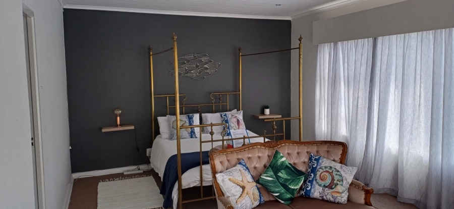 6 Bedroom Property for Sale in Paradise Beach Eastern Cape